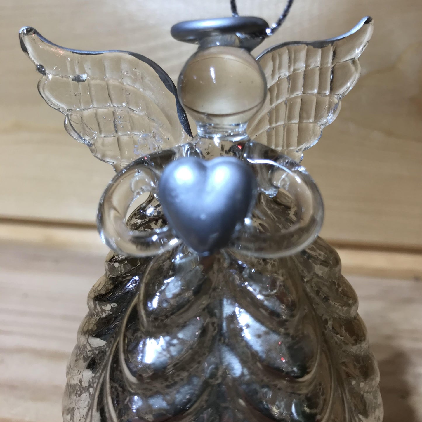 This stunning glass antique effect angel holding a heart, with a ridged ballon skirt, will be the perfect finishing touch to your Christmas tree!