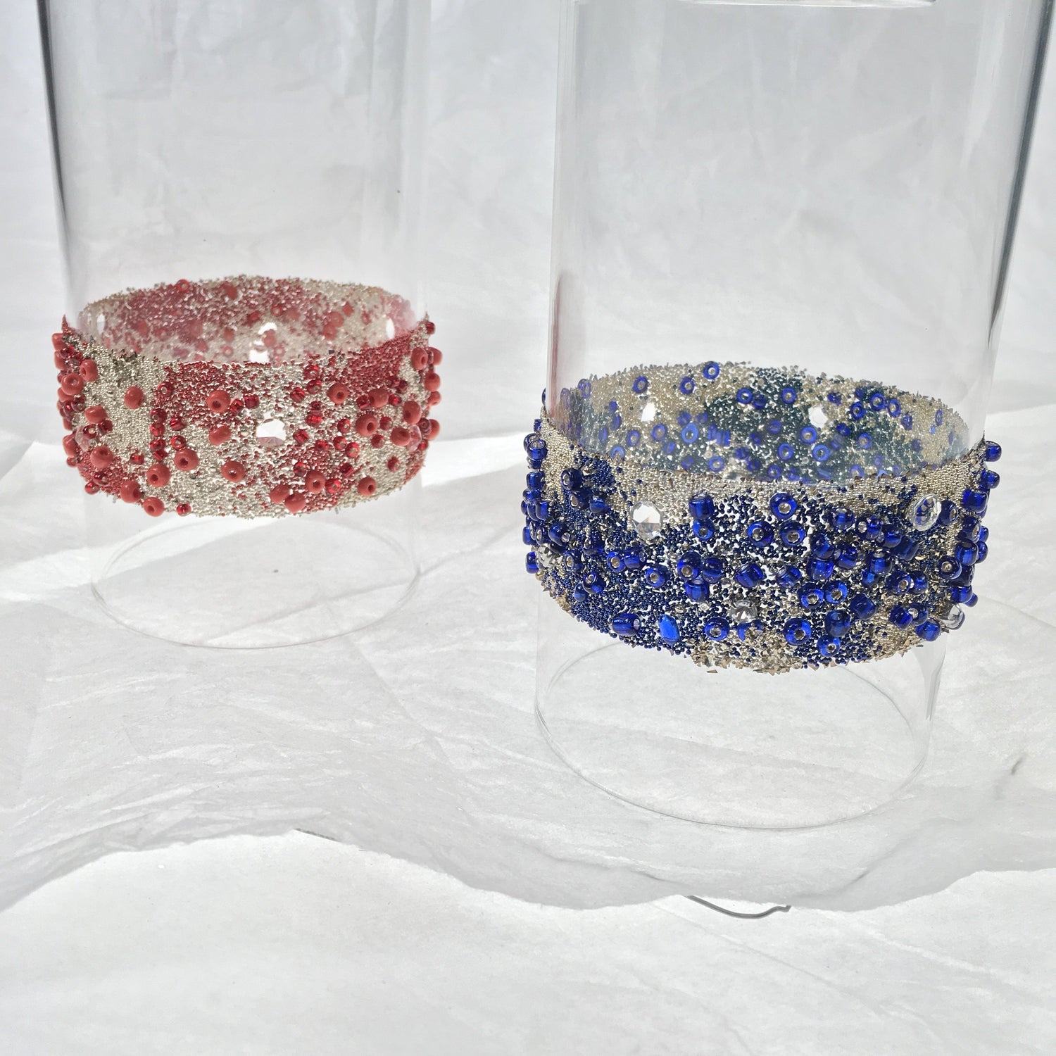 Glass teaholder with red beaded band