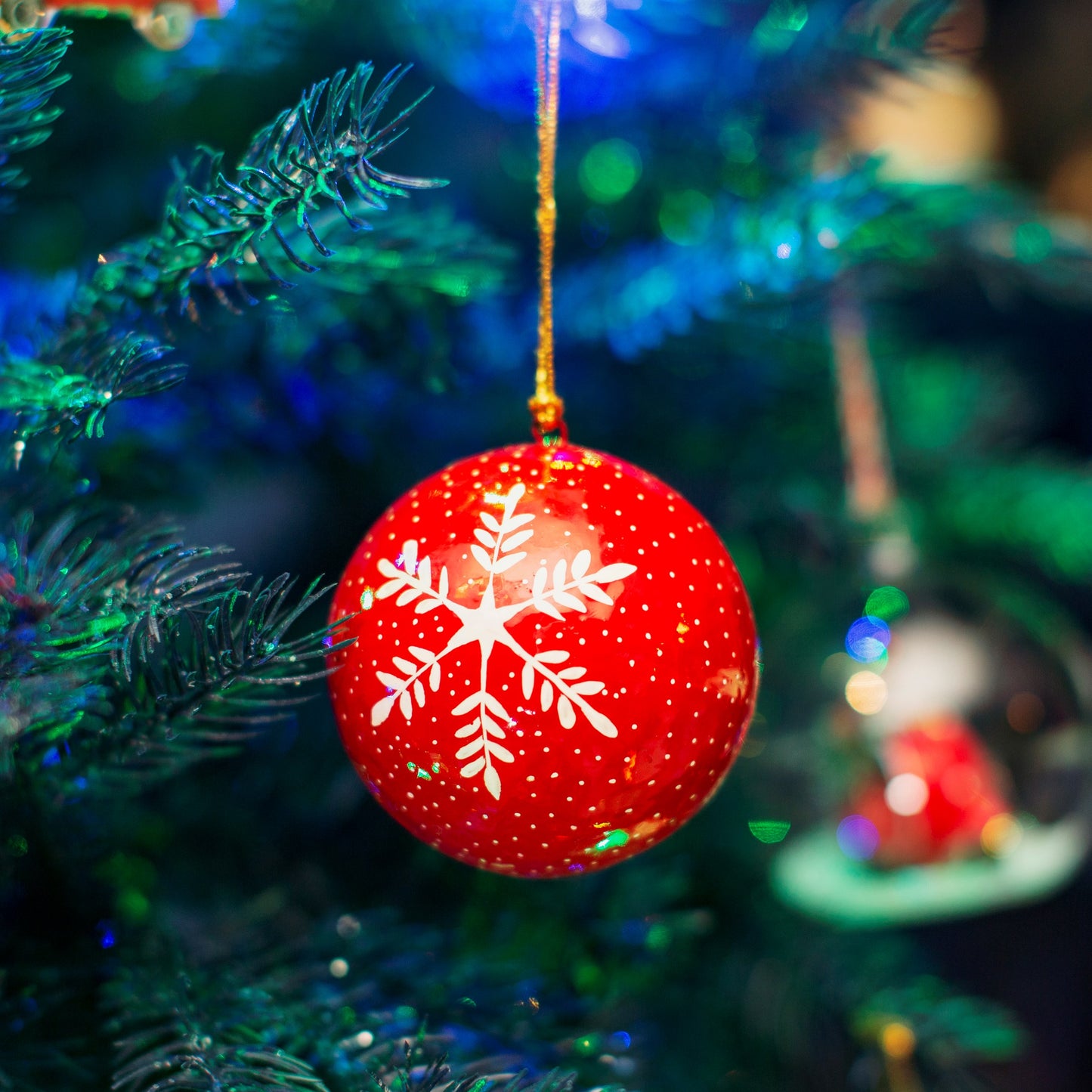 Red Snowflake Papier-mâché Christmas Tree Bauble