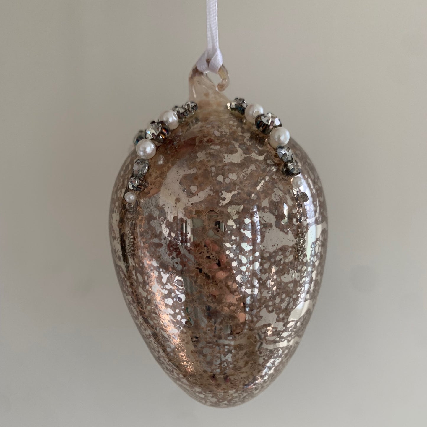 Antique Style Silver Shiny Glass Christmas Tree Decoration with Beads (10cm Egg)