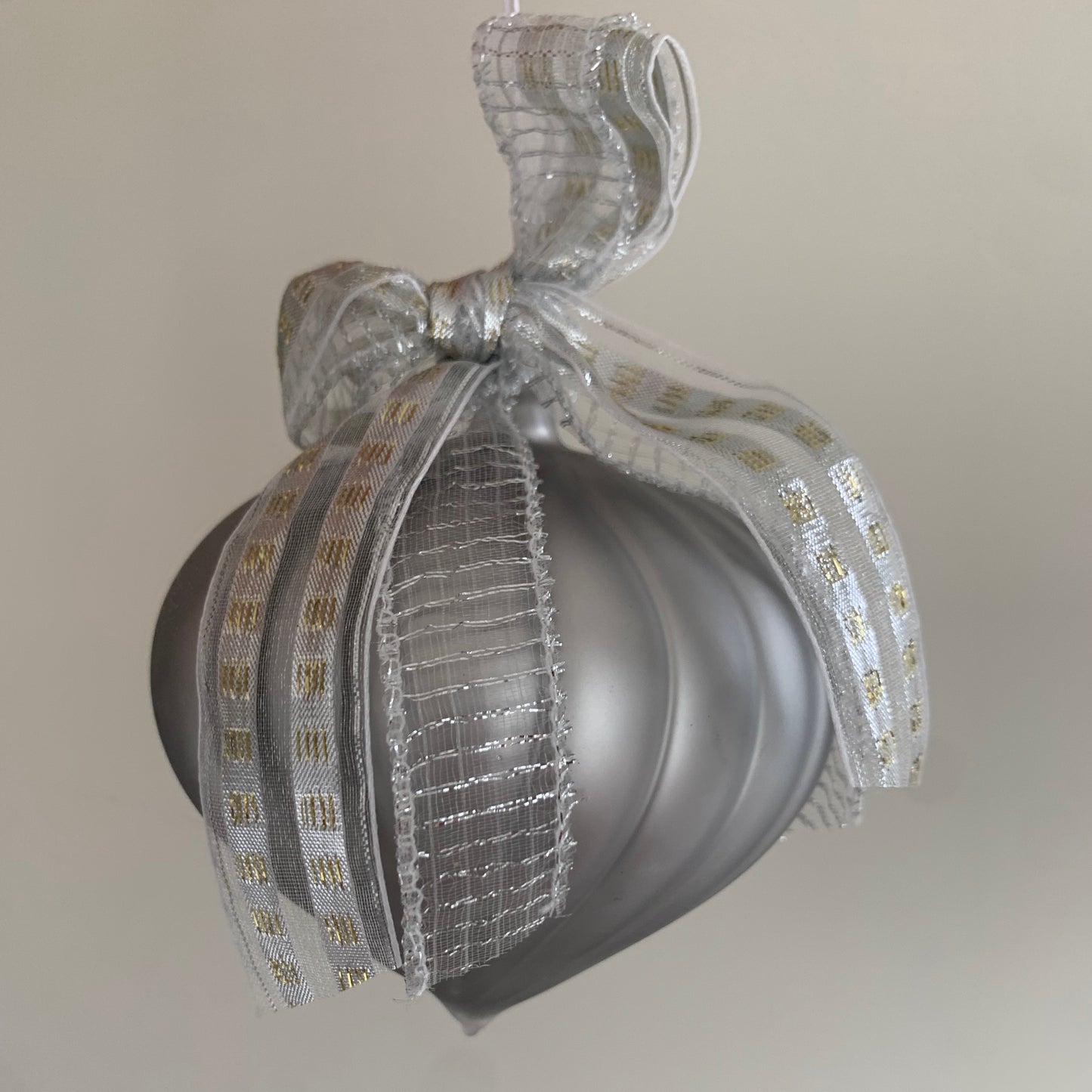 Matt Grey Sultan Shaped Glass Christmas Tree Decoration with Bow