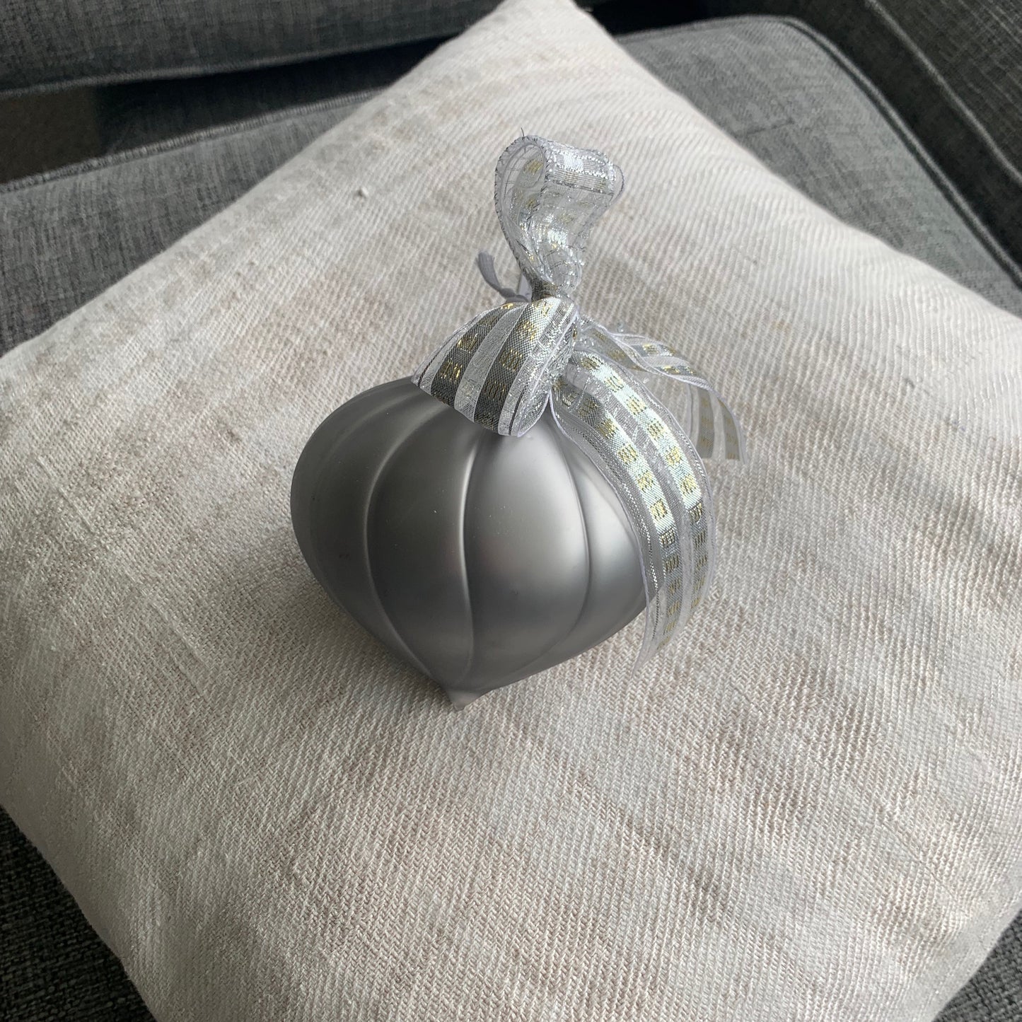 Matt Grey Sultan Shaped Glass Christmas Tree Decoration with Bow