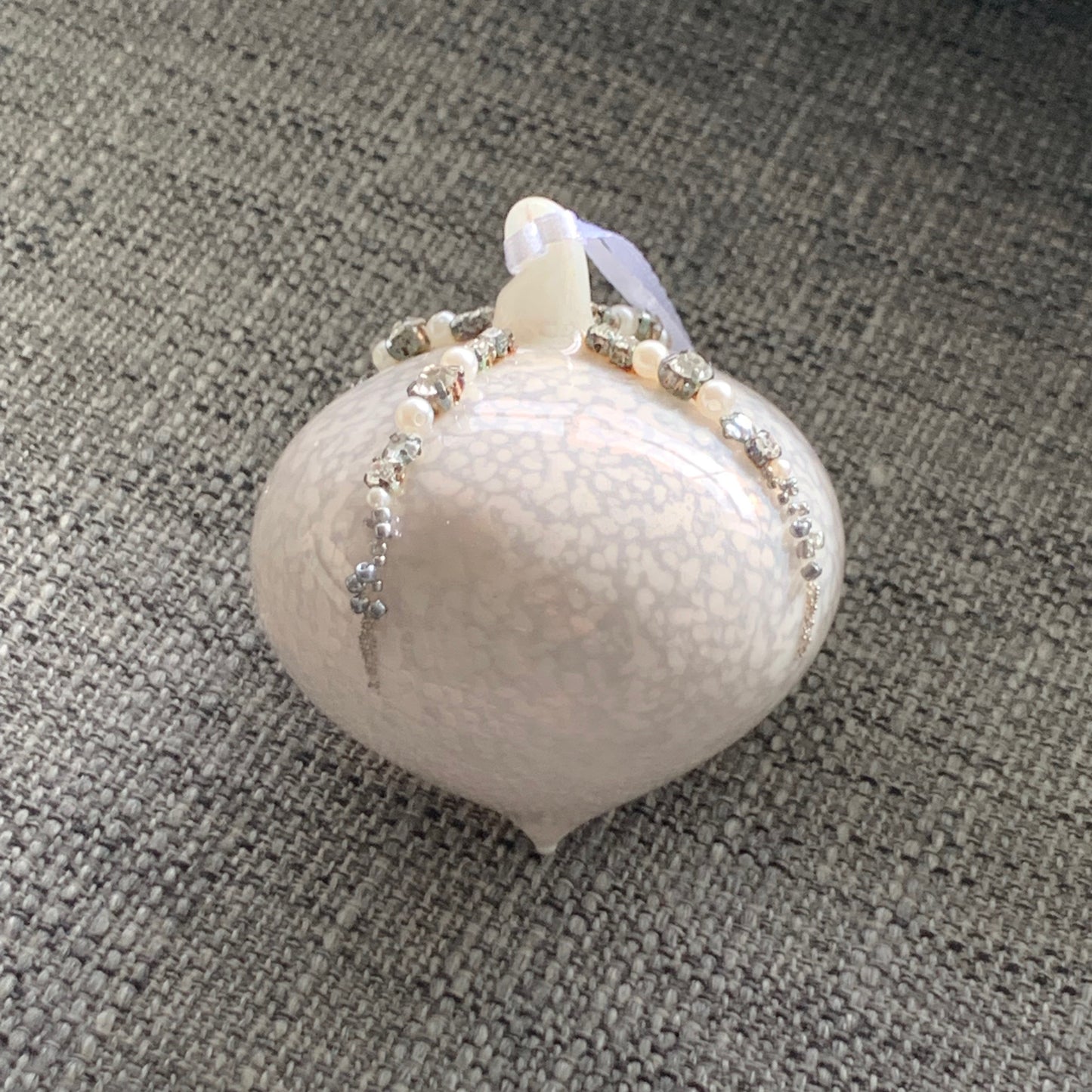 Antique Style White Marble Sultan Shape Glass Christmas Tree Decoration with Beads (8cm)