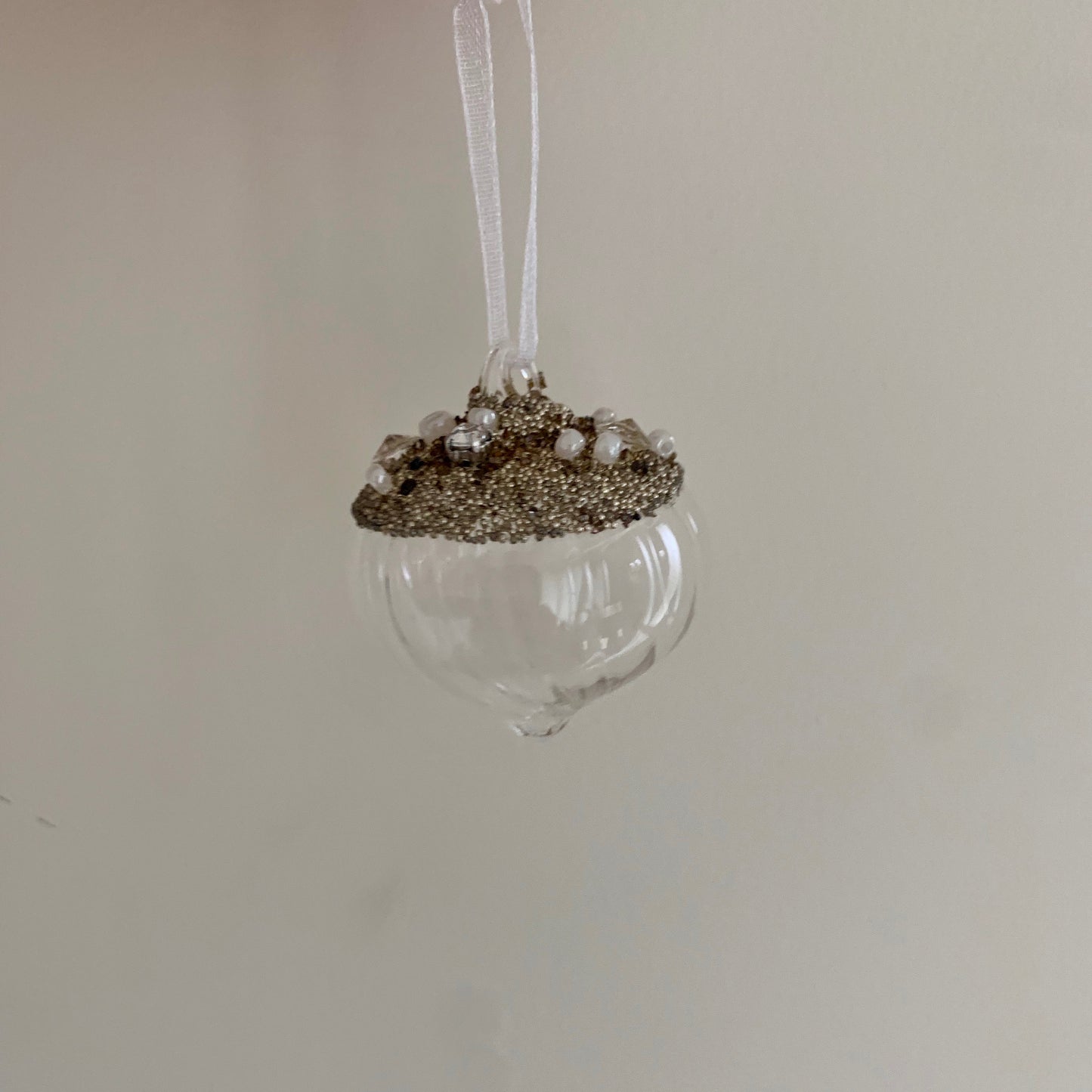 Clear Glass Ridged Pearl Beaded Christmas Tree Decoration (Sultan 4cm)