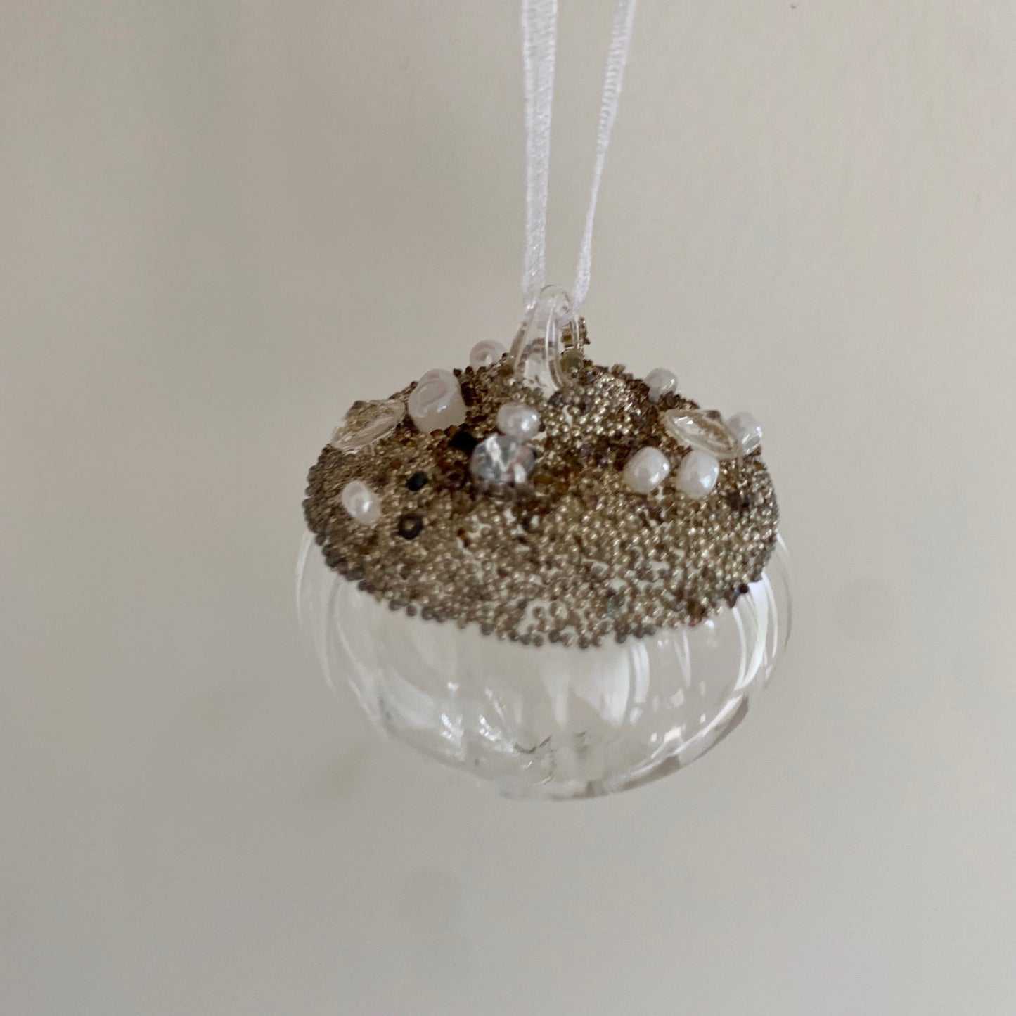 Clear Glass Ridged Pearl Beaded Christmas Tree Decoration (Sultan 4cm)