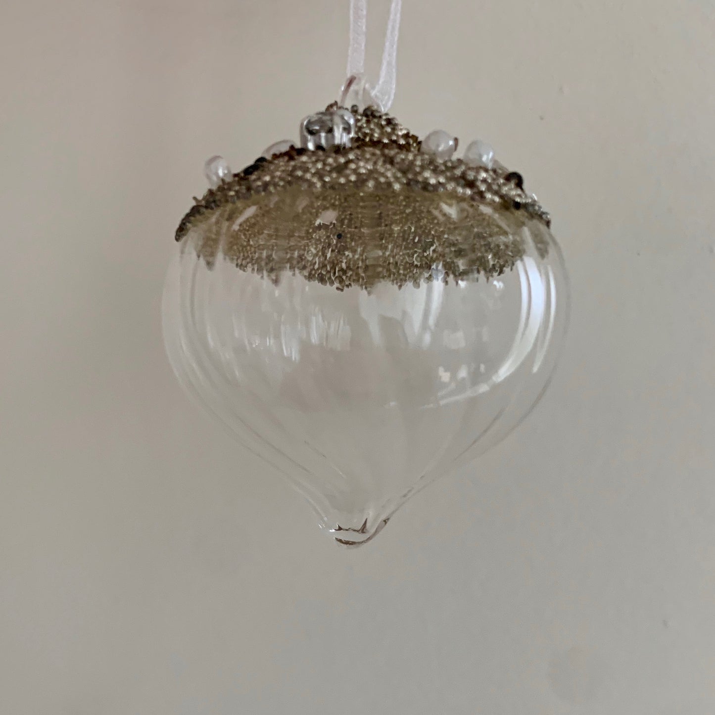 Clear Glass Ridged Pearl Beaded Christmas Tree Decoration (Sultan 4cm)