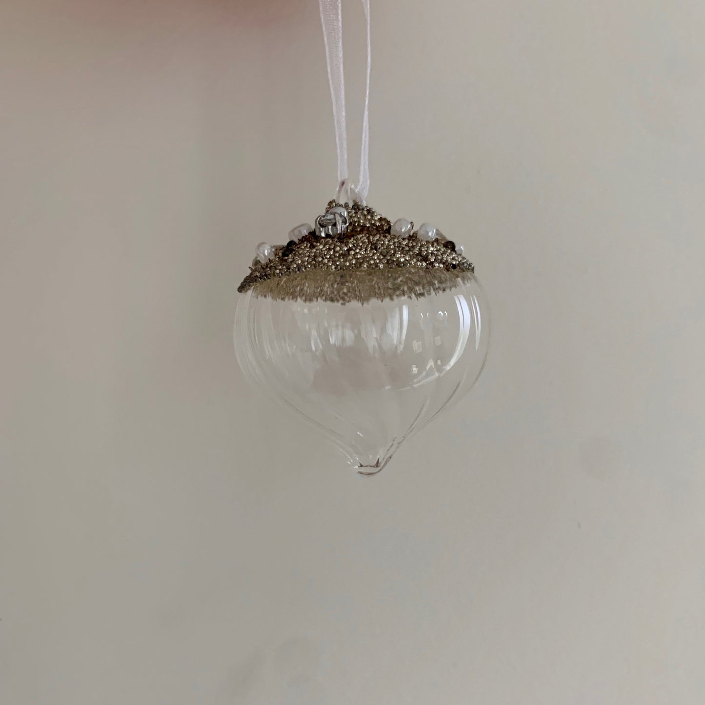 Clear Glass Ridged Pearl Beaded Christmas Tree Decoration (Sultan 4cm)