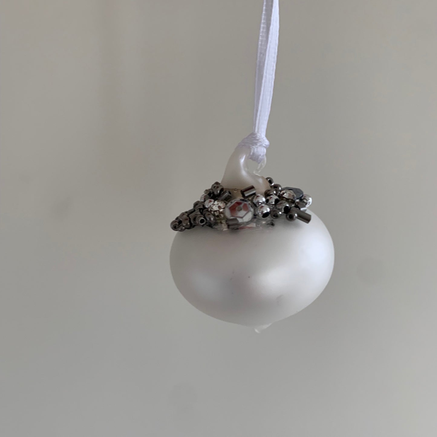 Matt Silver Glass Christmas Tree Decoration with Beading (Sultan 4cm)