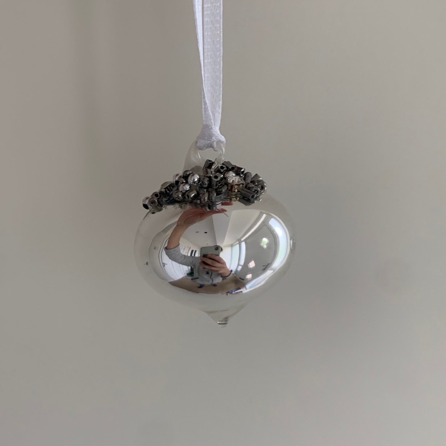 Shiny Silver Glass Christmas Tree Decoration with Beading (Sultan 4cm)