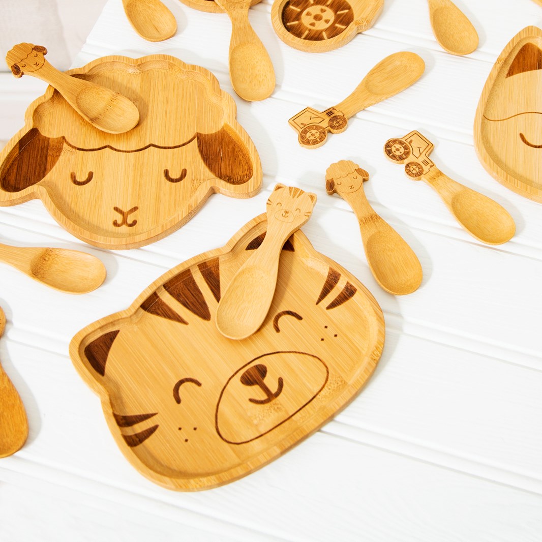 A planet-friendly everyday reusable, these very cute bamboo spoons (set of 3) features a sleeping lamb design.