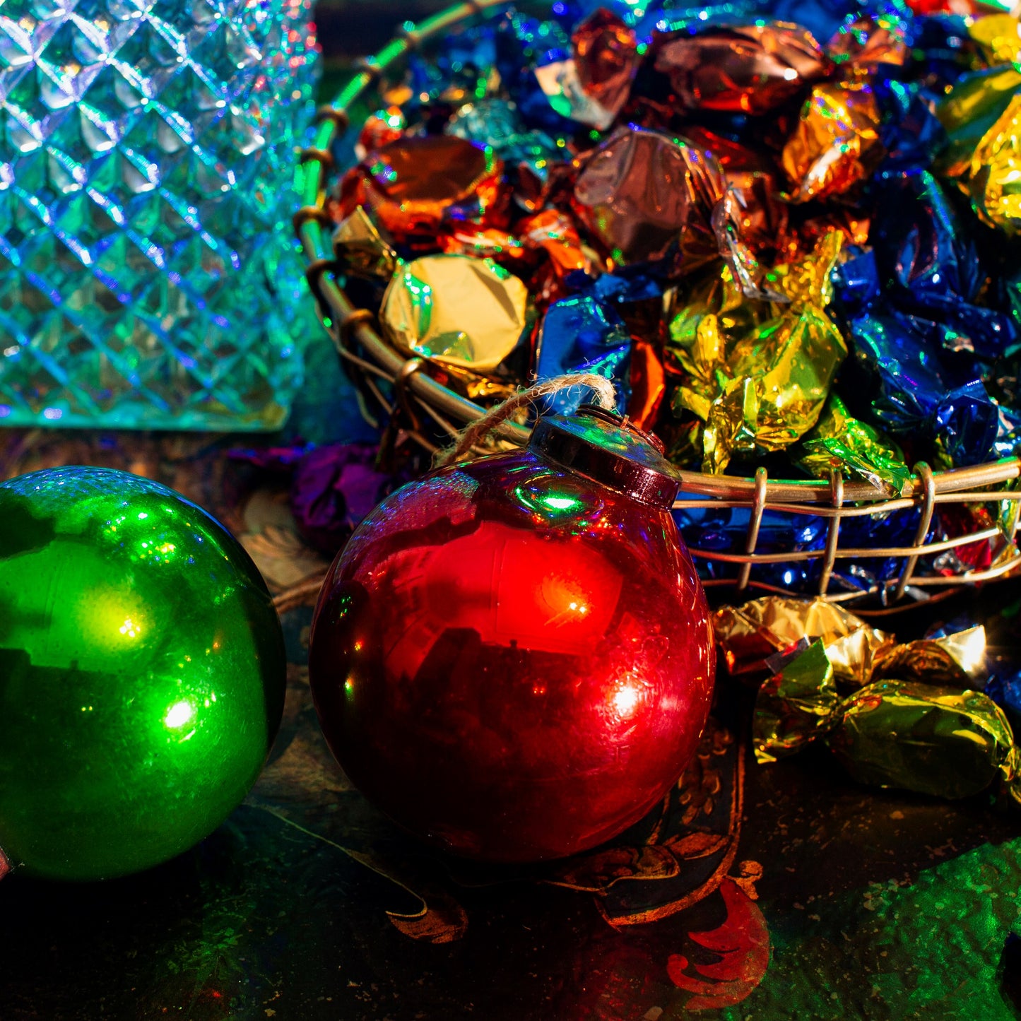 Red Vintage Glass Christmas Tree Bauble (Small or Large)