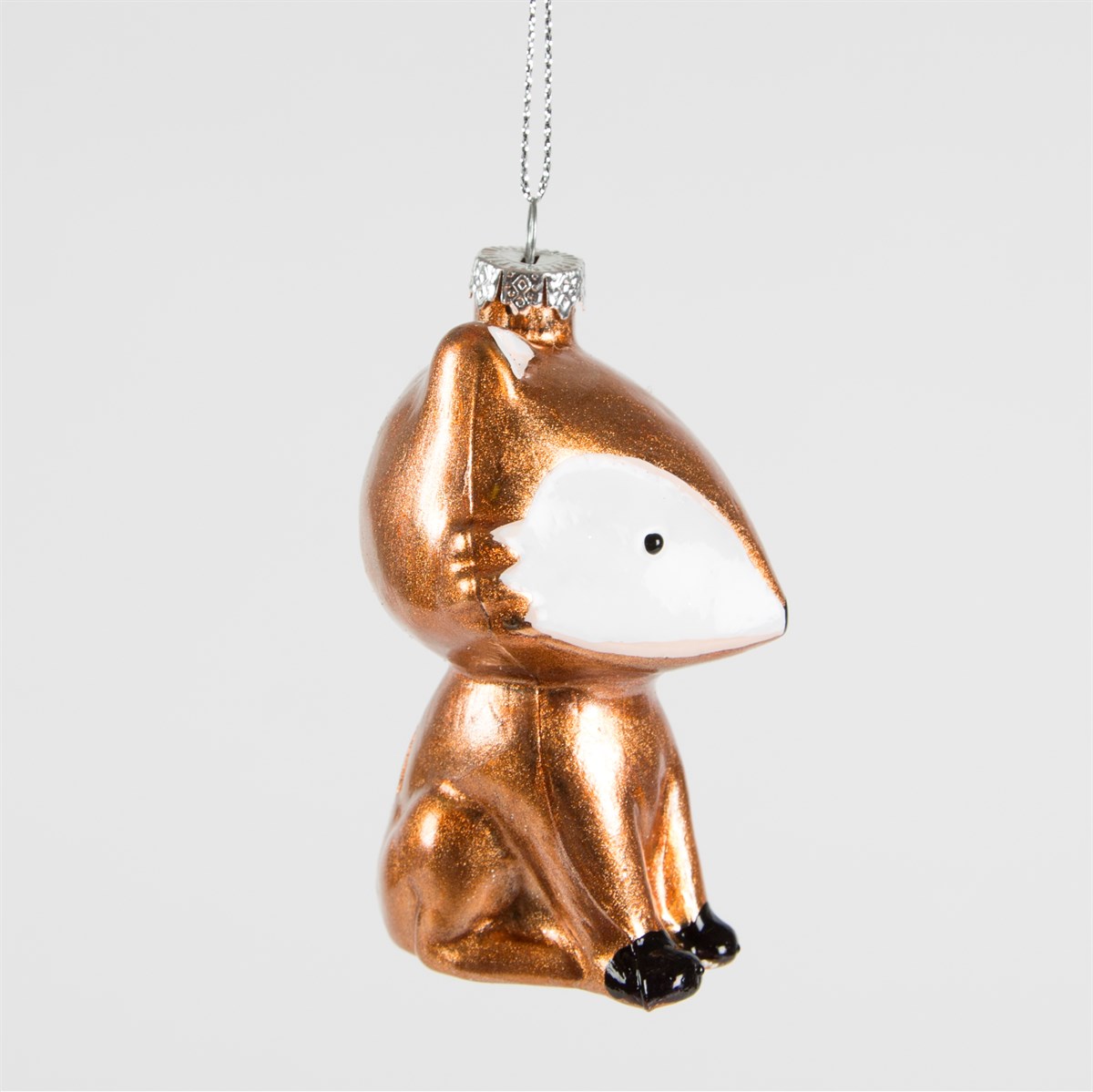 This very cute woodland metallic fox glass Christmas decoration will definitely melt some hearts this festive season! How about creating a magical woodland theme this year?