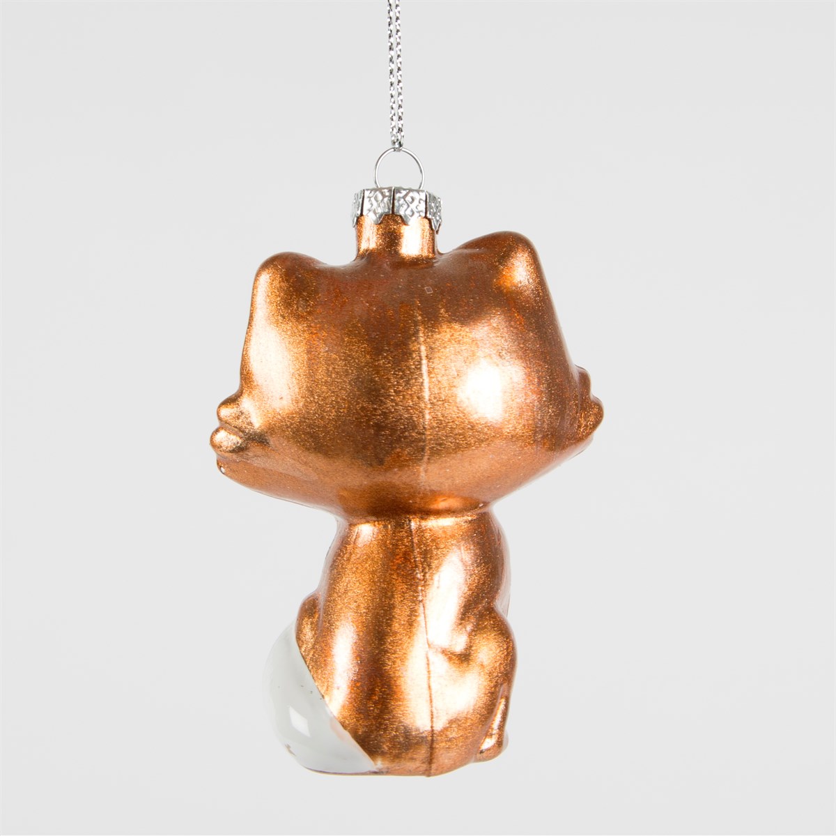 This very cute woodland metallic fox glass Christmas decoration will definitely melt some hearts this festive season! How about creating a magical woodland theme this year?
