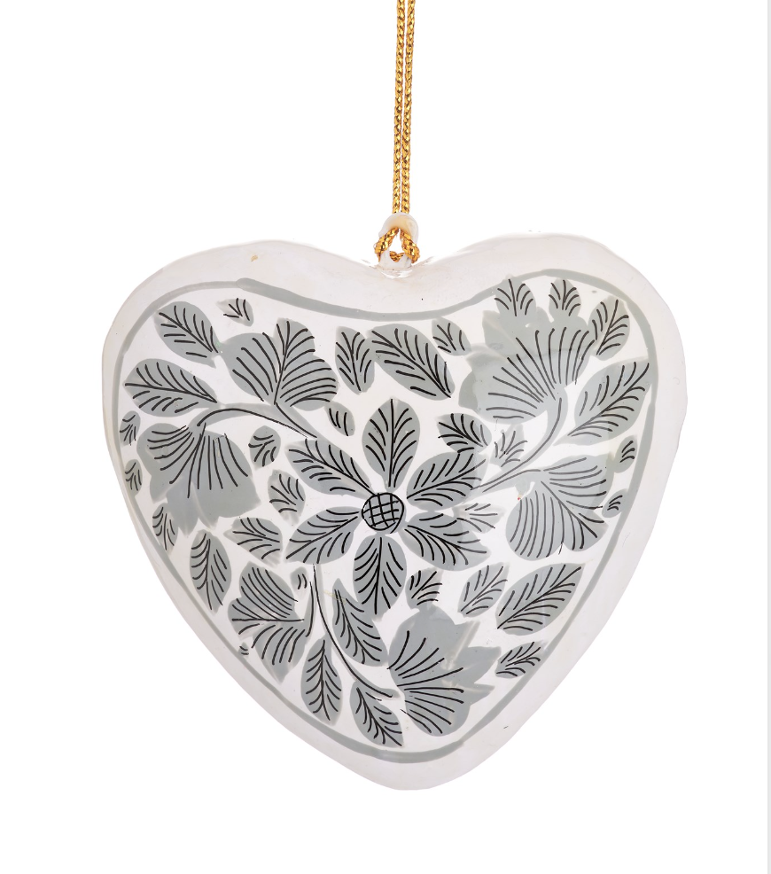 Kashmiri Leaf Pattern Heart Shaped Papier-mâché Christmas Tree Baubles