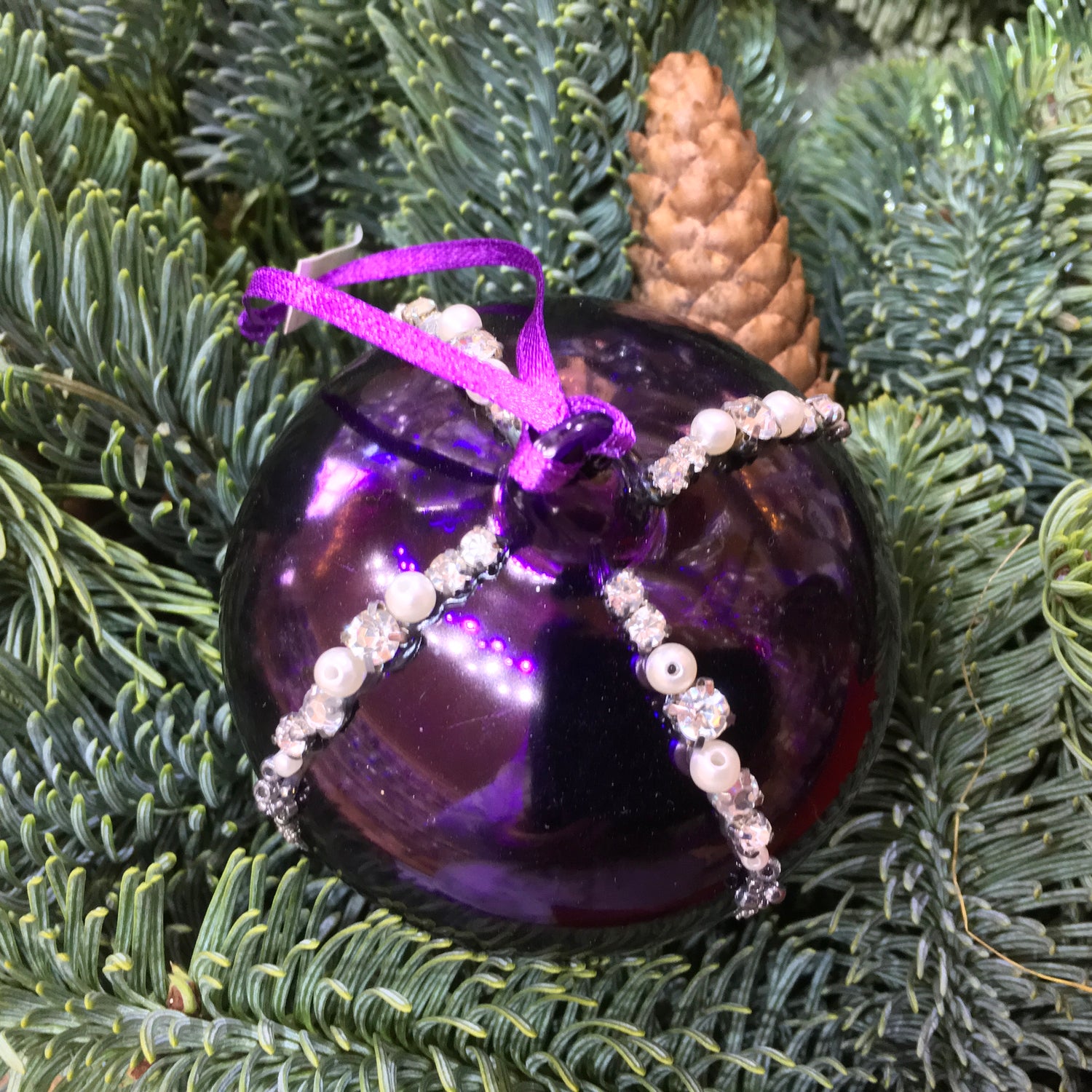 Shiny purple sultan glass decoration with diamonte beads in two sizes