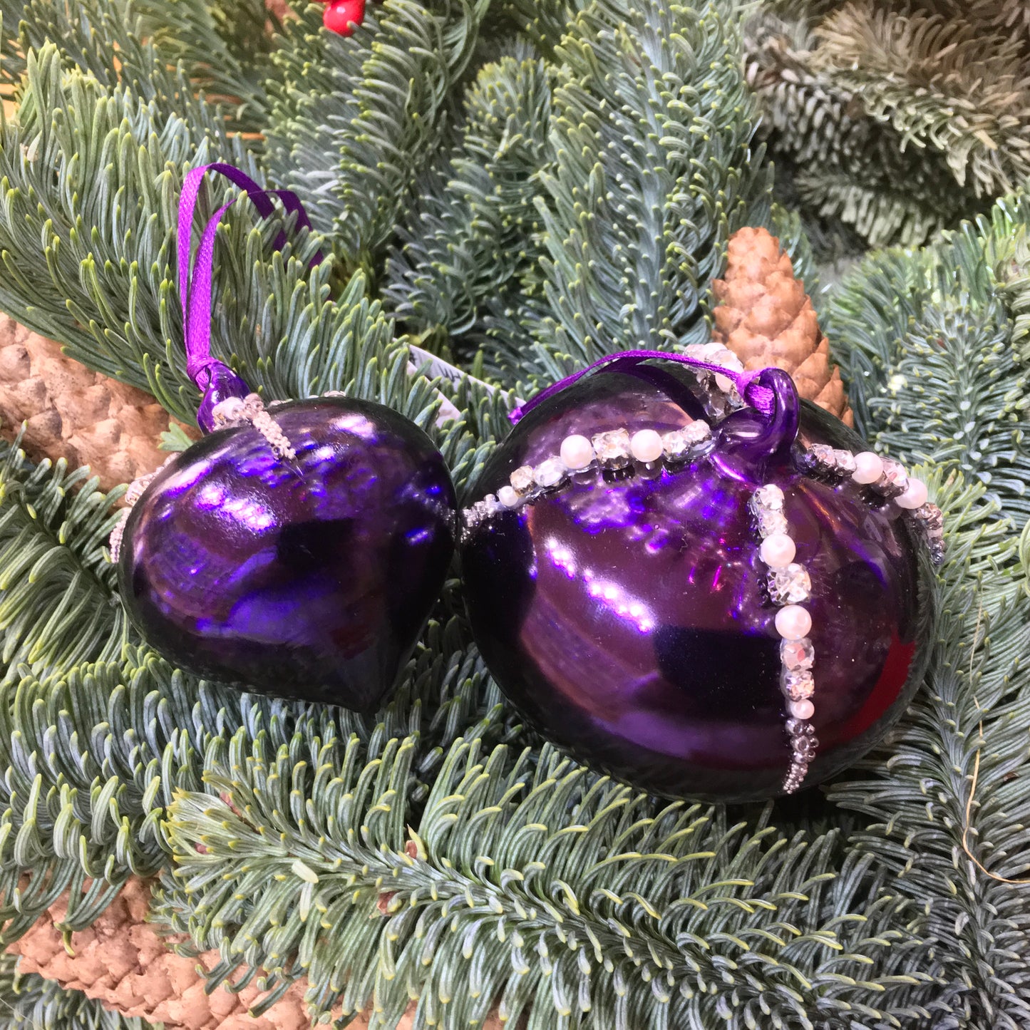 Shiny purple sultan glass decoration with diamonte beads in two sizes