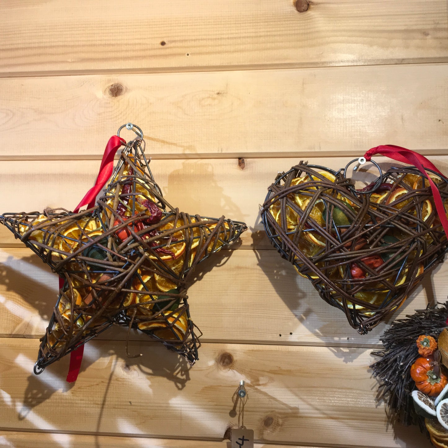 Beautiful star shaped wicker case filled with dried fruits and scented with a wonderful Christmas fragrance.