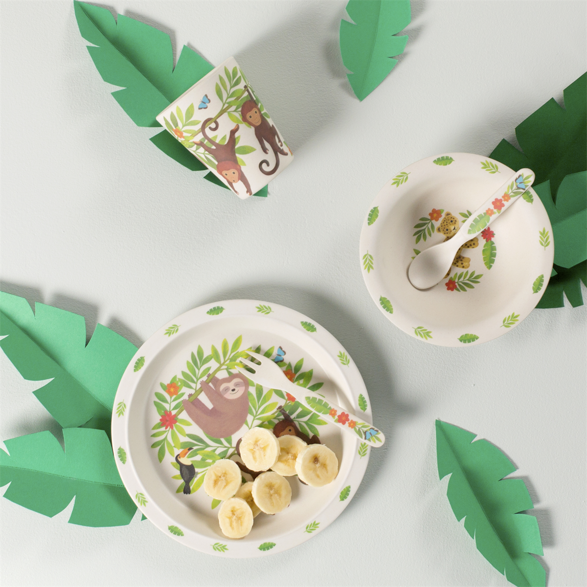 Chill out with Sloth and his friends with this bamboo tableware and cutlery set featuring gorgeous jungle scenes.