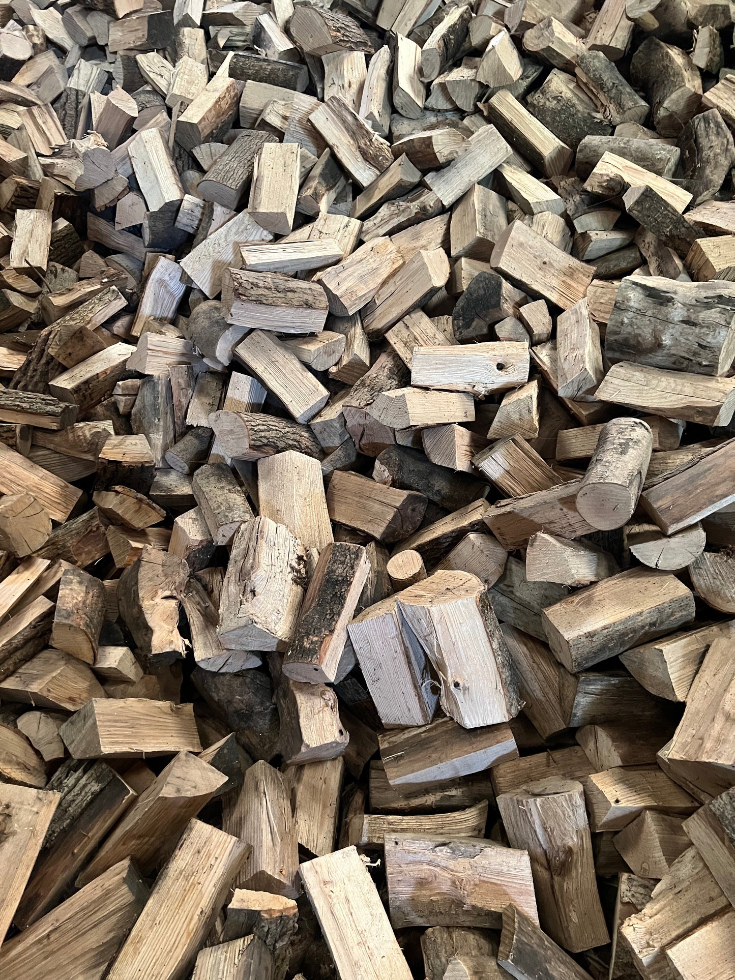 Our ready to burn firewood is stored in a barn and is naturally dried. Sourced within a 5 mile radius of Cirencester.