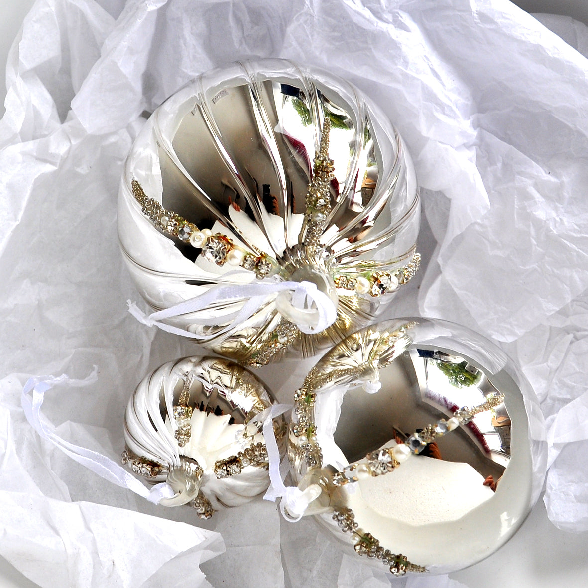 Shiny Silver Ridged Bauble Glass Christmas Decoration Beads for Christmas Trees