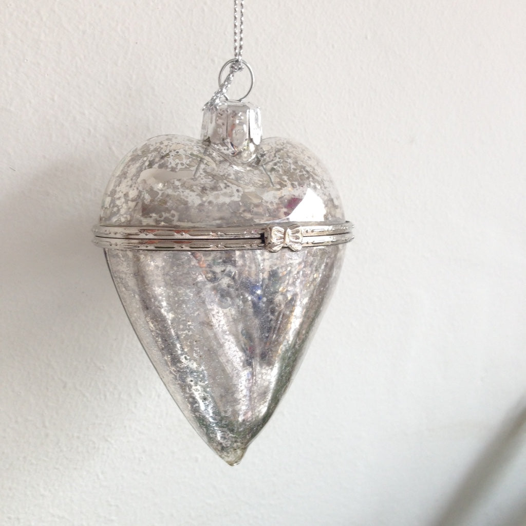 Heart Glass Antique Style Hanging Decoration- Gold, Silver or Red