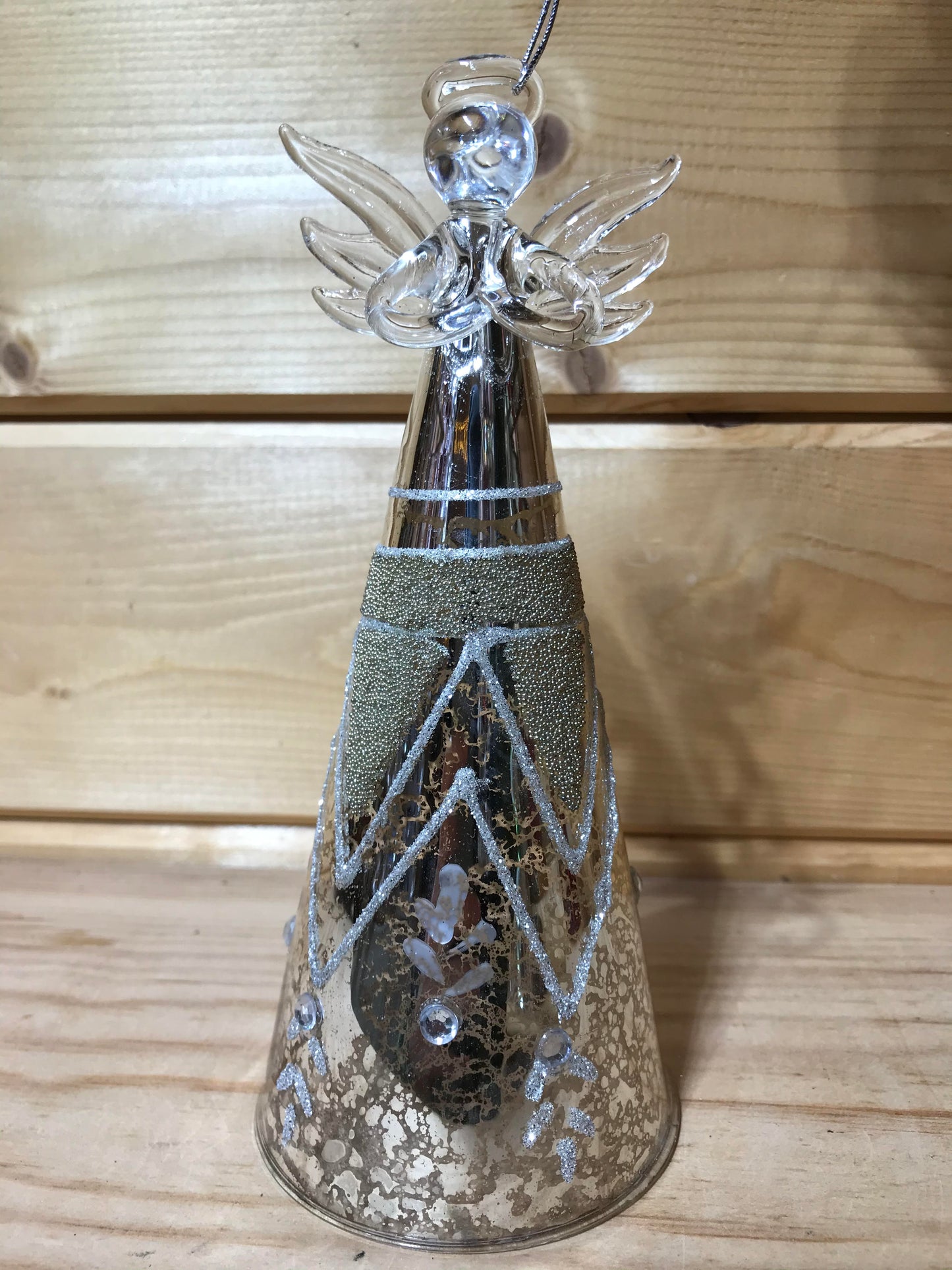 This stunning glass antique effect angel with clasped hands, decorated with beading and glitter bindis will be the perfect finishing touch to your Christmas tree!