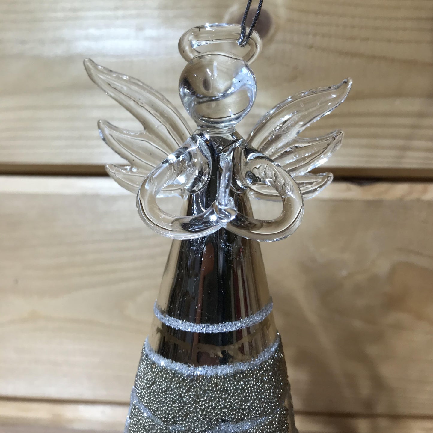 This stunning glass antique effect angel with clasped hands, decorated with beading and glitter bindis will be the perfect finishing touch to your Christmas tree!