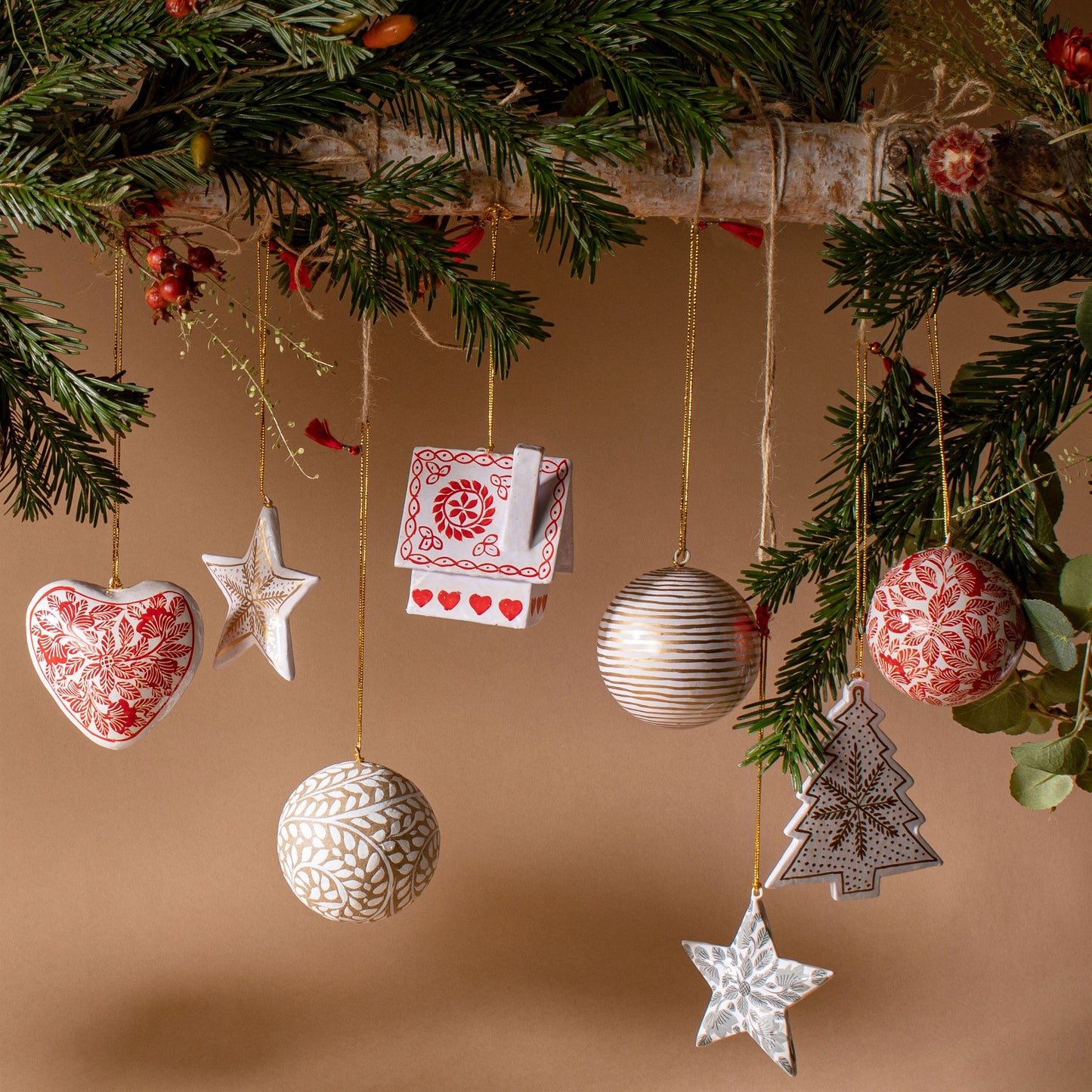 White & Gold Design Papier-mâché Christmas Tree Baubles