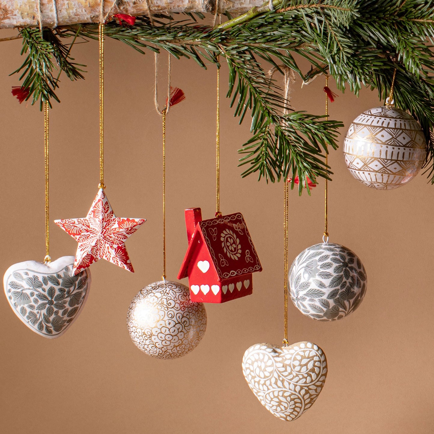 Kashmiri Leaf Pattern Heart Shaped Papier-mâché Christmas Tree Baubles