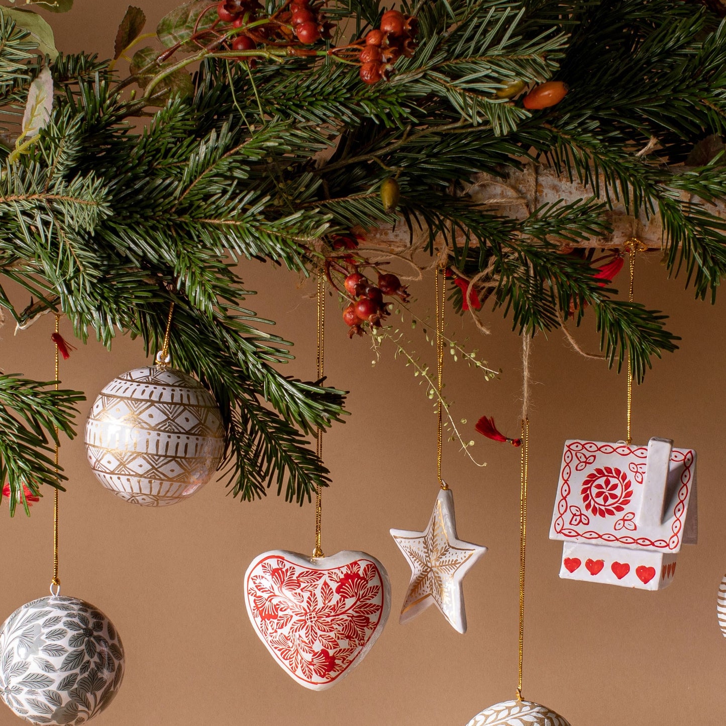 Kashmiri Leaf Pattern Heart Shaped Papier-mâché Christmas Tree Baubles