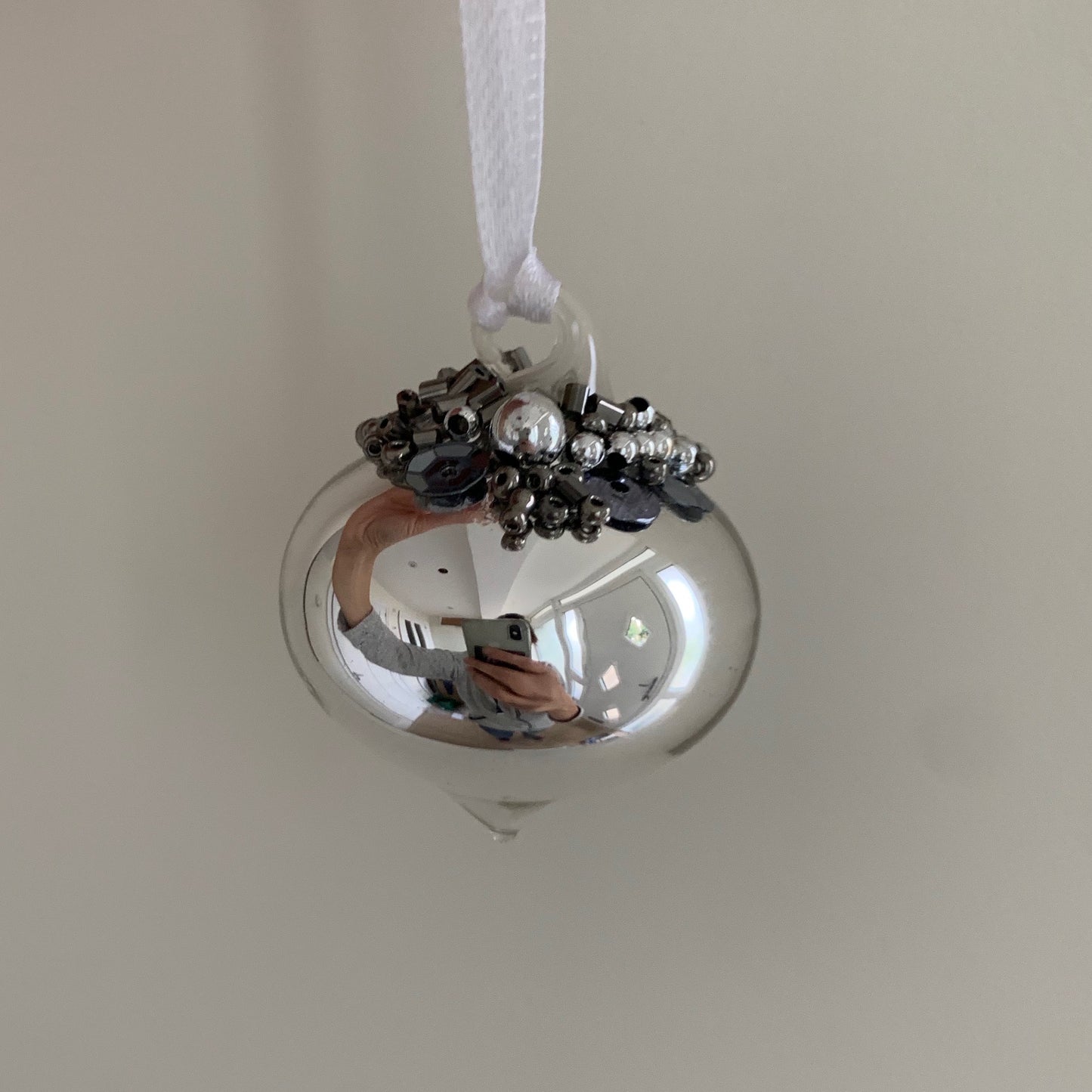 Shiny Silver Glass Christmas Tree Decoration with Beading (Sultan 4cm)