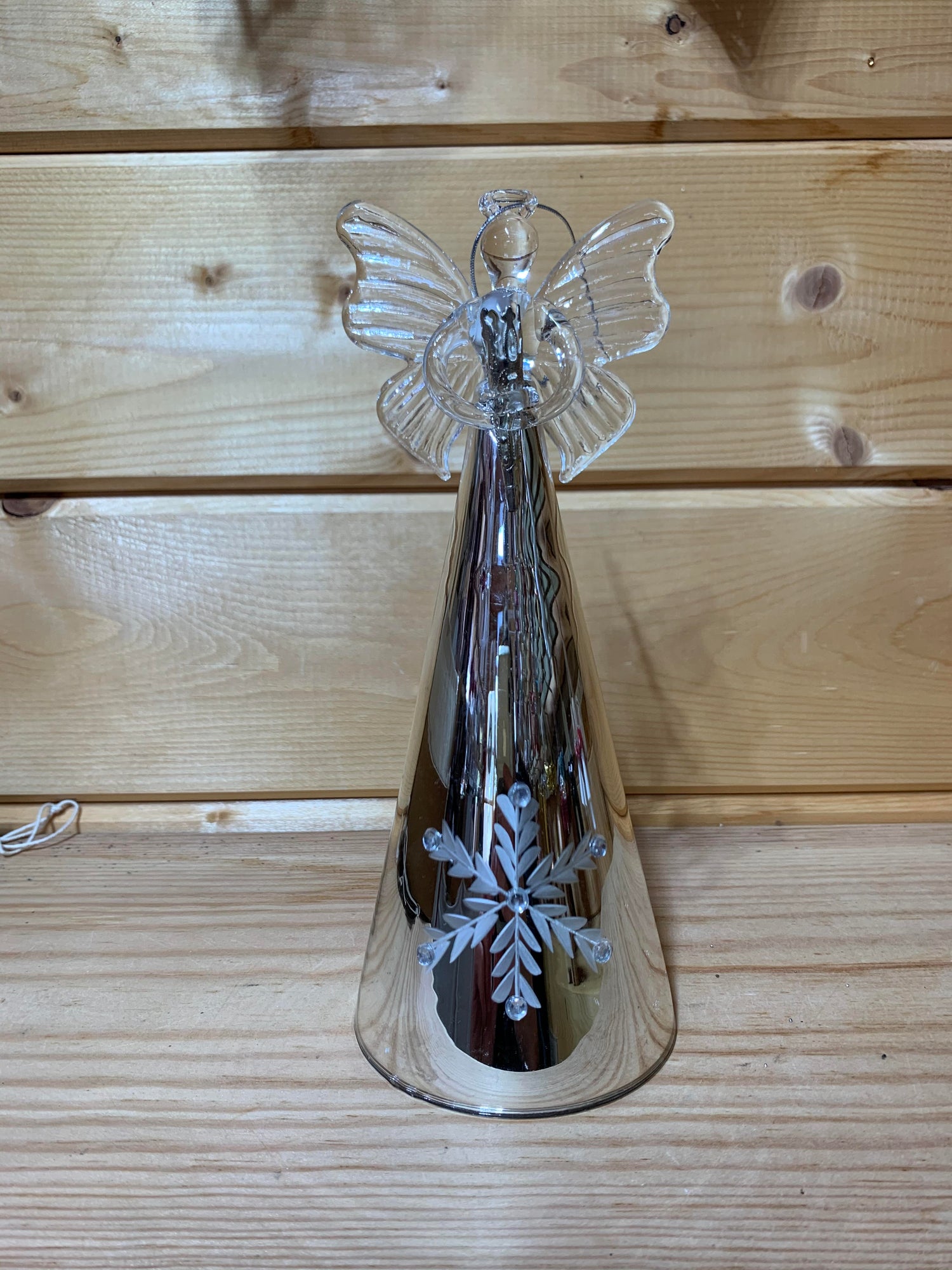This stunning 20cm glass angel has pretty snowflake bindis on the skirt and also functions as a candle holder. It will be the perfect finishing touch to your Christmas tree!