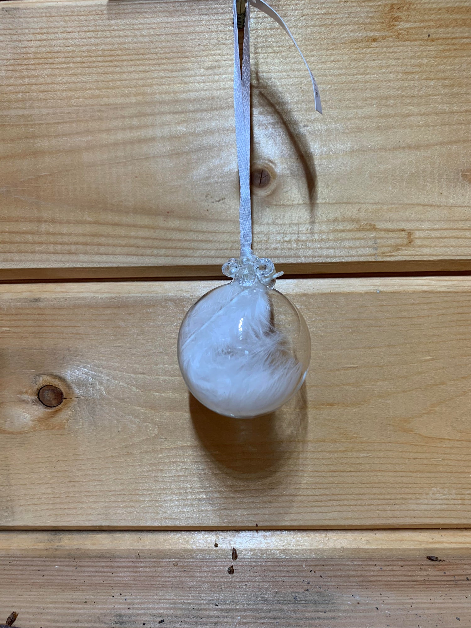 Lovely clear round bauble shaped glass hanging Christmas decoration with a white feather inside and delicate beading on the top.