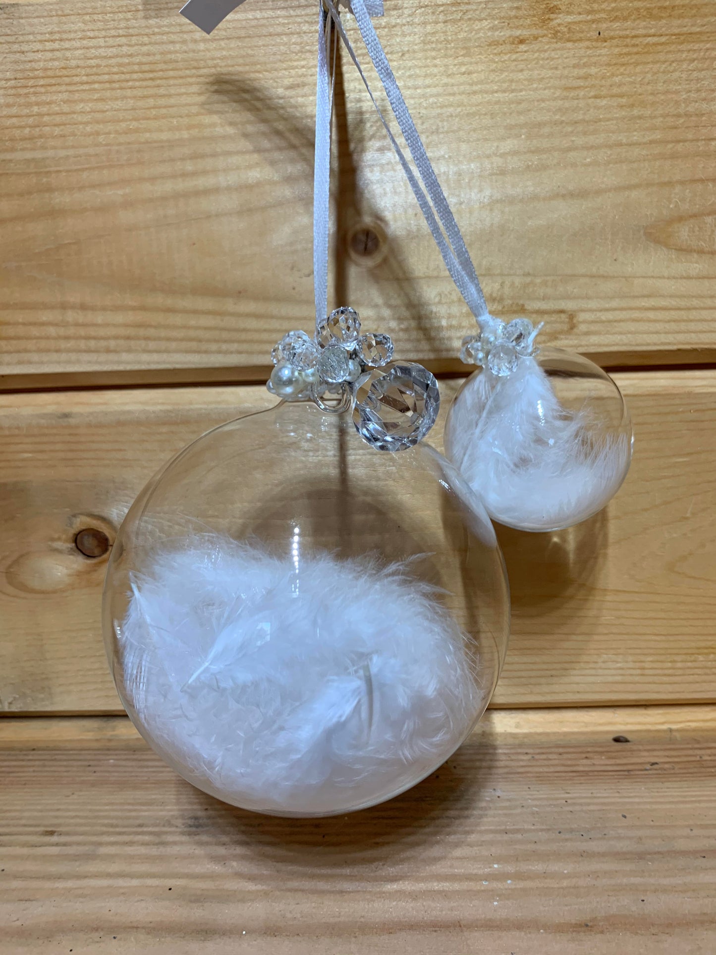 Lovely large clear round bauble shaped glass hanging Christmas decoration with a white feather inside and delicate beading on the top.