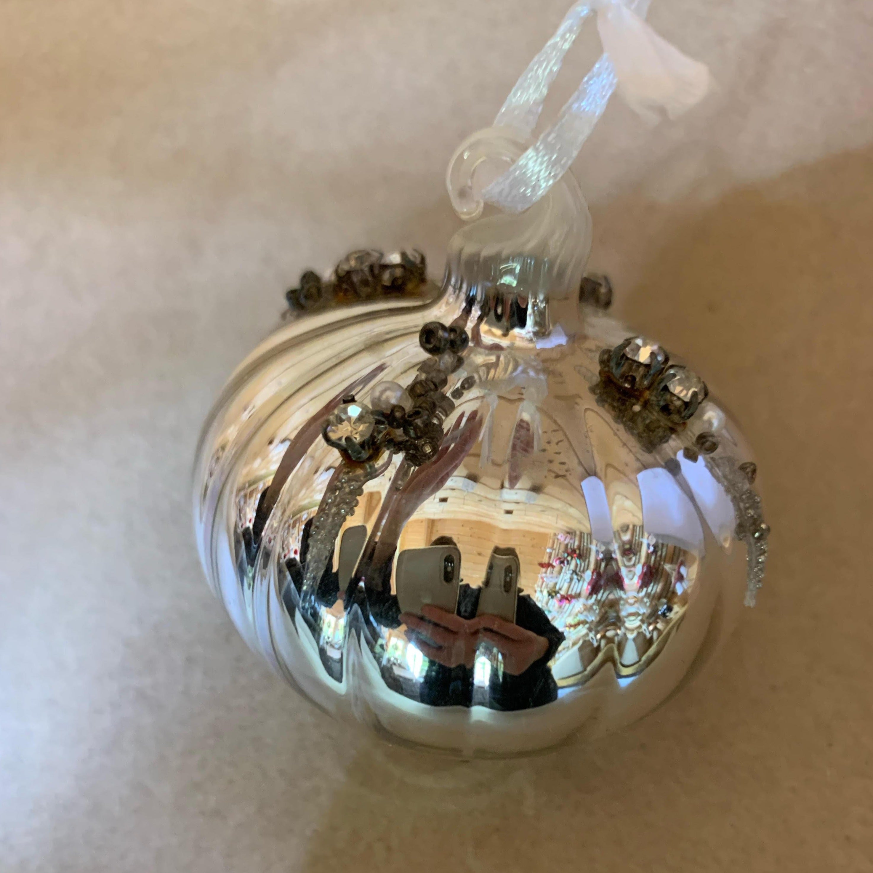 Silver Shiny Ridged Sultan Glass Beaded Ornament (6cm) – Cirencester ...