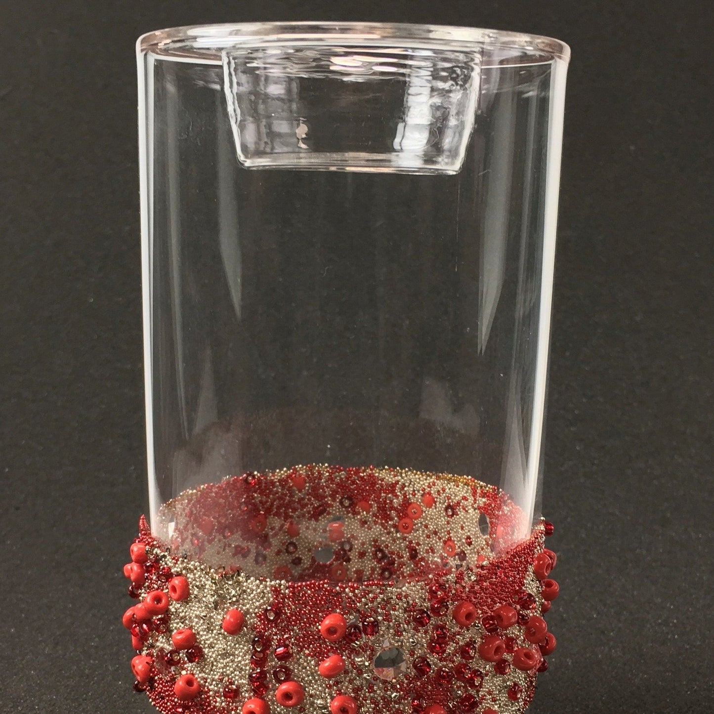 Glass teaholder with red beaded band