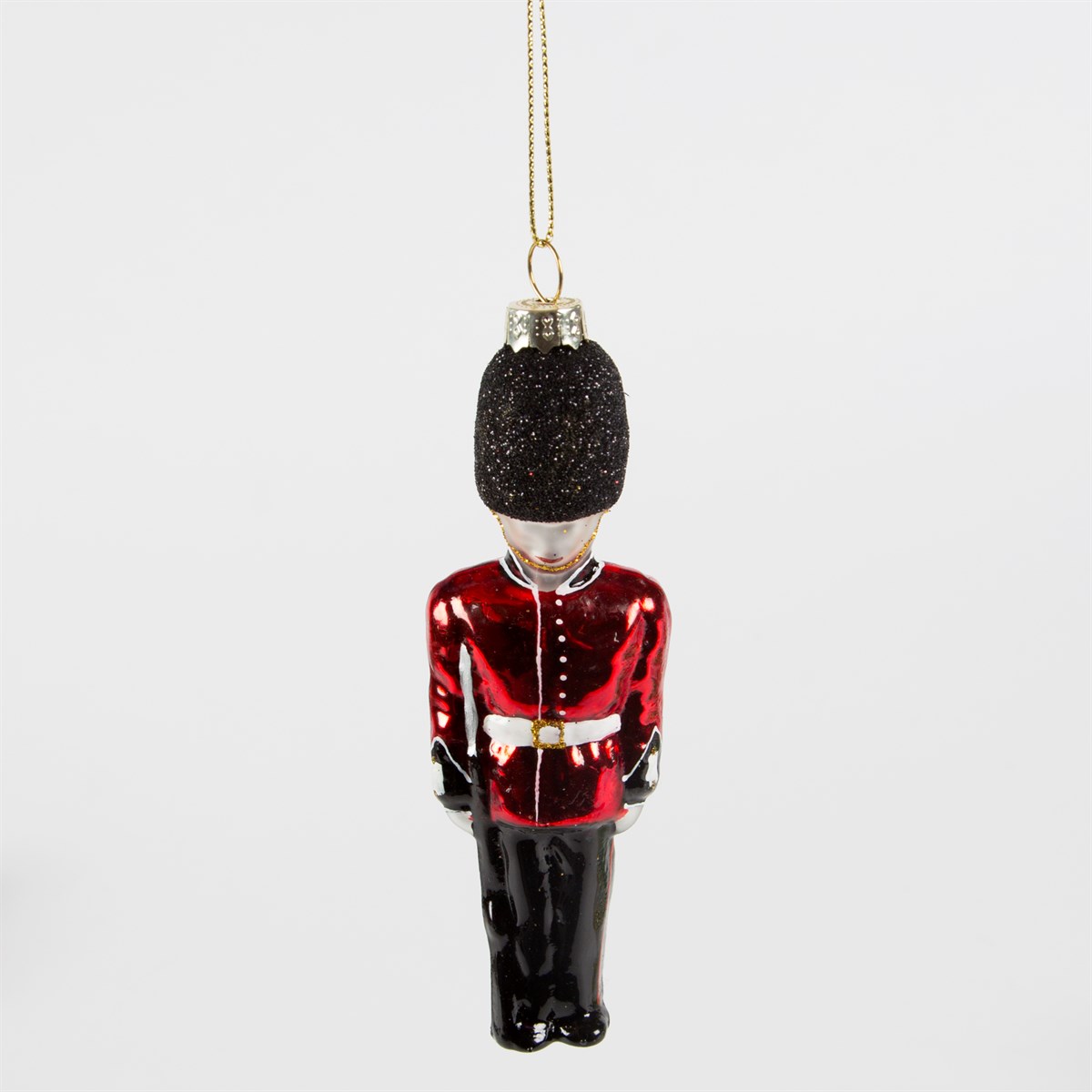 Create a traditional theme this festive season with these iconic London themed Christmas tree decorations. Featuring Big Ben, a red London post box, and a member of the Queen's Guard.