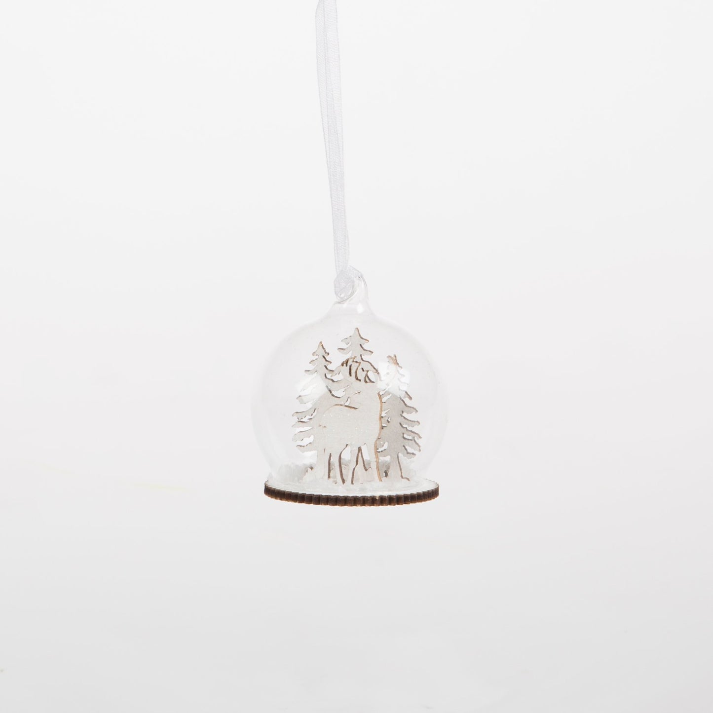 It doesn't really get any more magical than this!! Allow yourself to dream with this gorgeous stag in snow scened snow dome glass Christmas tree decoration.