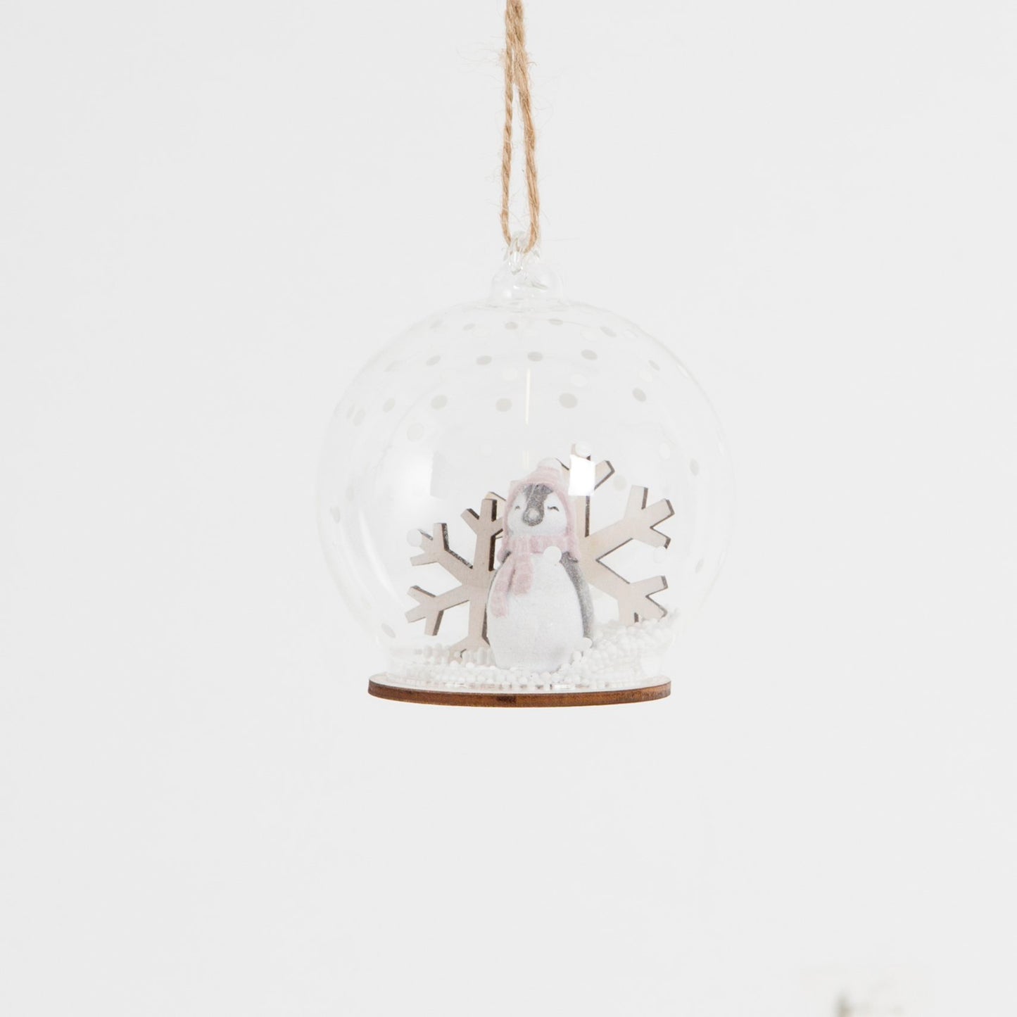 Allow yourself to dream with this cute penguin wearing a scarf in a snow scened snow dome glass Christmas tree decoration, complete with miniature snow balls!