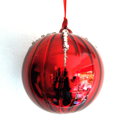 This red mirror round Christmas ornament is made from glass and decorated with beads, pearls and diamonte.