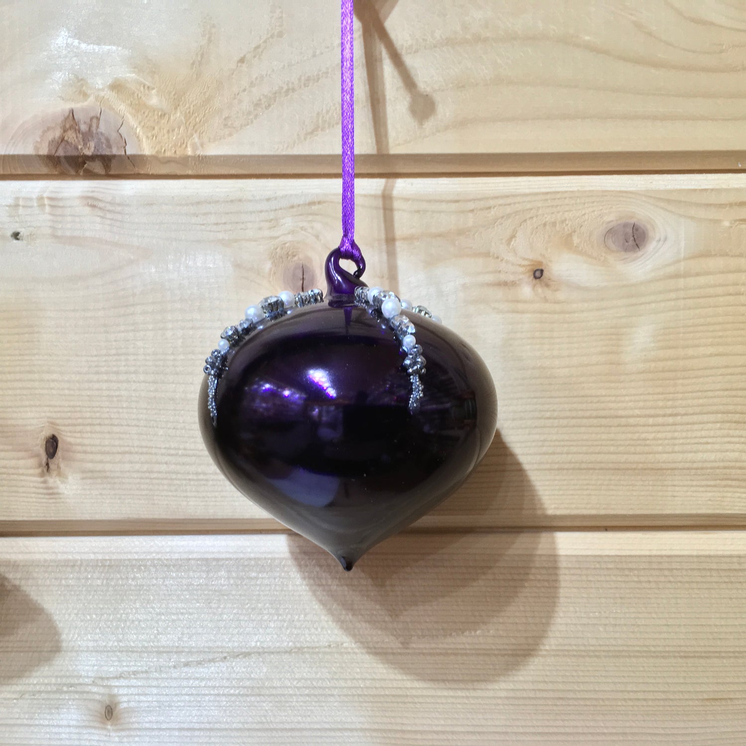 Shiny purple sultan glass decoration with diamonte beads in two sizes