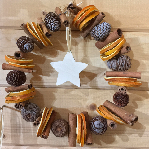 Cones, Oranges and Cinnamon Christmas Circle with Star to make your house smell of Christmas.