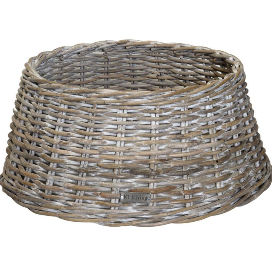 Make sure your tree looks tidy and presentable this Christmas with this gorgeous rustic Rattan Tree Skirt! Available in 3 sizes, choose from the dropdown menu.