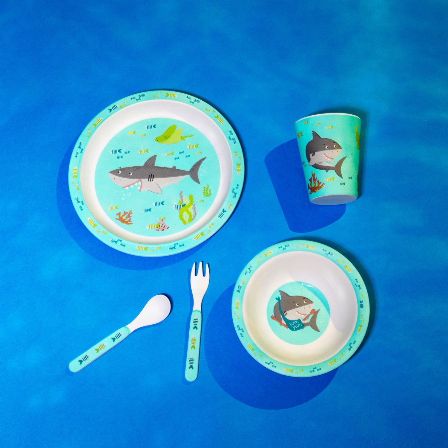 Fancy a swim? Gorgeous bamboo tableware and cutlery set in a green/blue and white design featuring Shelby the Shark and some underwater friends!