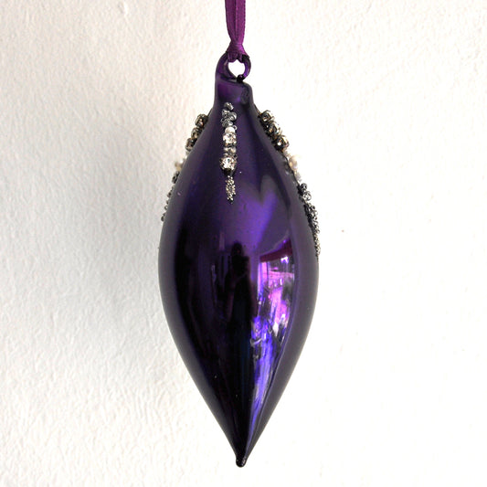 This mirror aubergine purple finial shape Christmas ornament is made from glass and decorated with beads, pearls and diamonte.