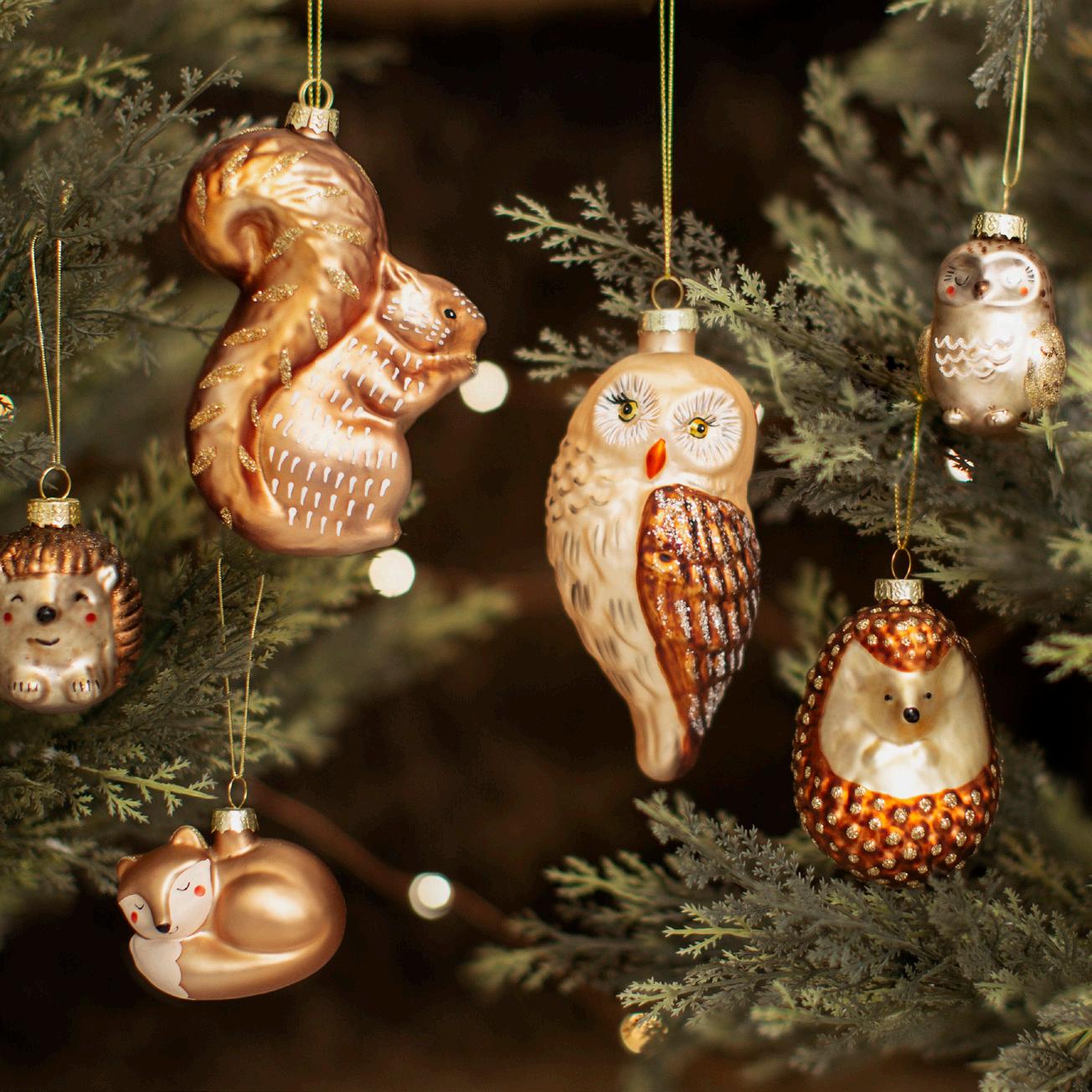This pretty woodland owl glass Christmas decoration with glitter detail, will definitely add something special to your tree this festive season! How about creating a magical woodland theme this year?